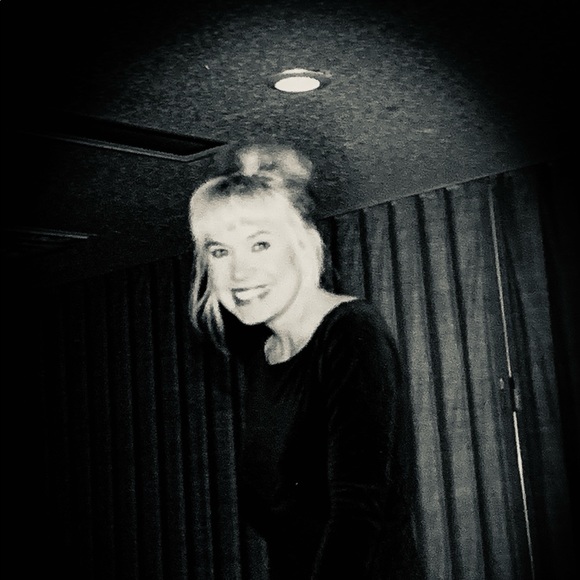 Welcome to my closet!! Thank you for coming by!🌷 - Picture 1 of 1